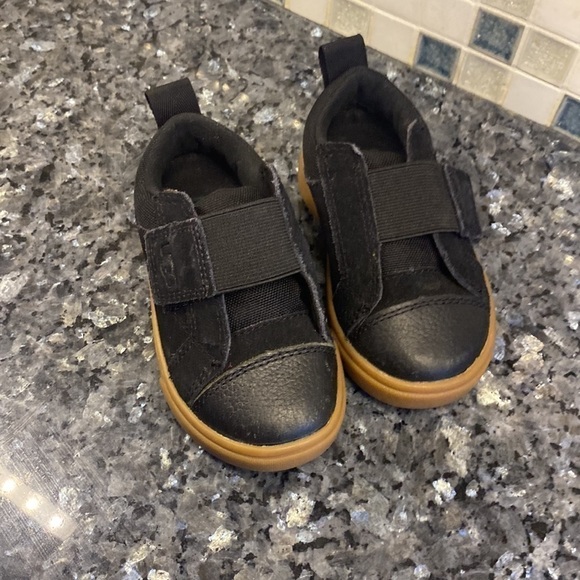 UGG Unisex-Child T Rennon Low Sneaker - Picture 2 of 4